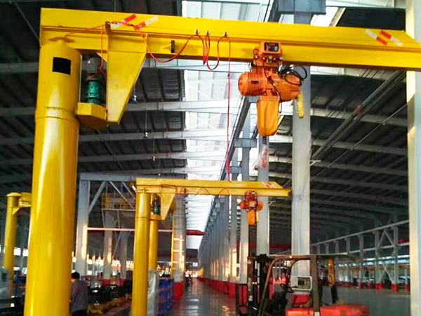 Standing column cantilever crane