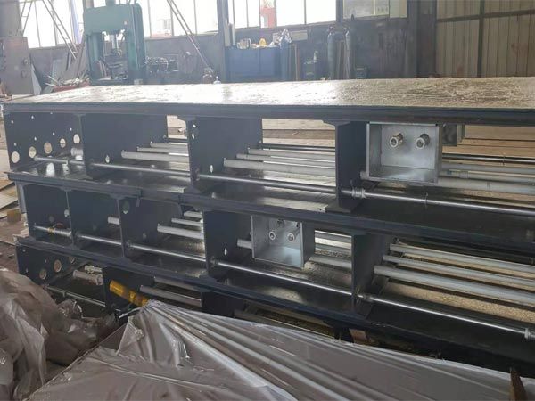 Steel mobile pedestal