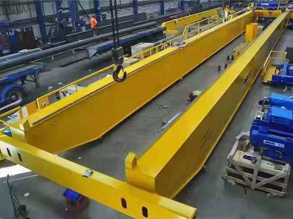 Cleaning methods for mechanical parts of cranes